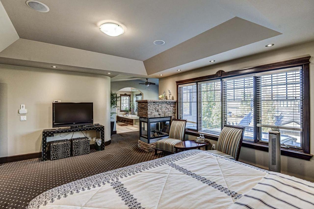 Westmount River Inn YYC Eksteriør billede